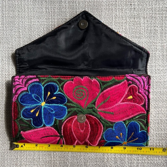 Hand Embroidered Floral Clutch - Picture 3 of 4